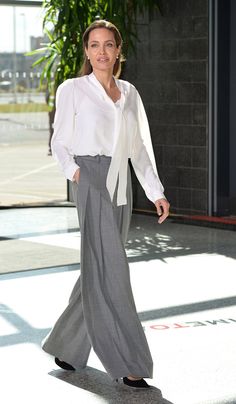 Angelina Jolie tee pant min