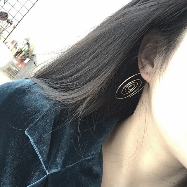 circle earring min