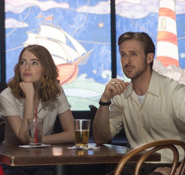 Emma Stone La La Land white shirt e1484568015303