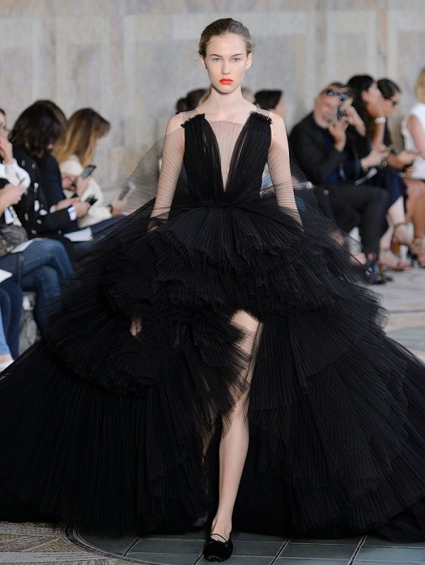 Giambattista Valli 10 700x933