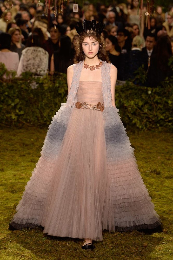 Dior Couture feather min