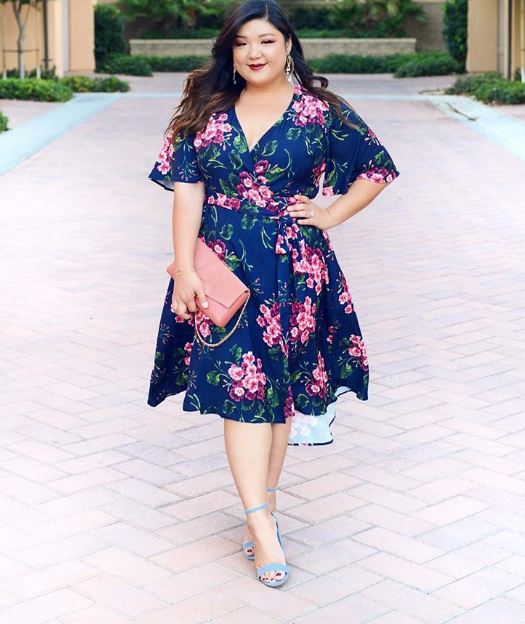 Choose clothes a little longer than the knee or maxi length. min