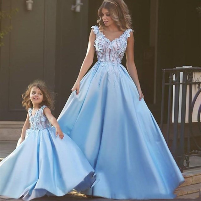 blue dress min