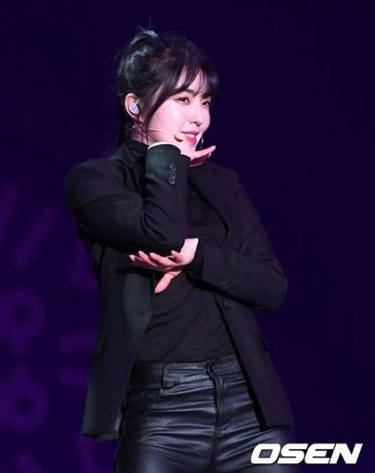 Irene Red Velvet fashion min