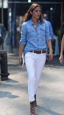 kot gomlek ve beyaz pantolon kombinasyonu