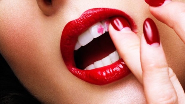 header image Seven tricks to prevent lipstick from staining your lips fustany beauty makeuo main image min