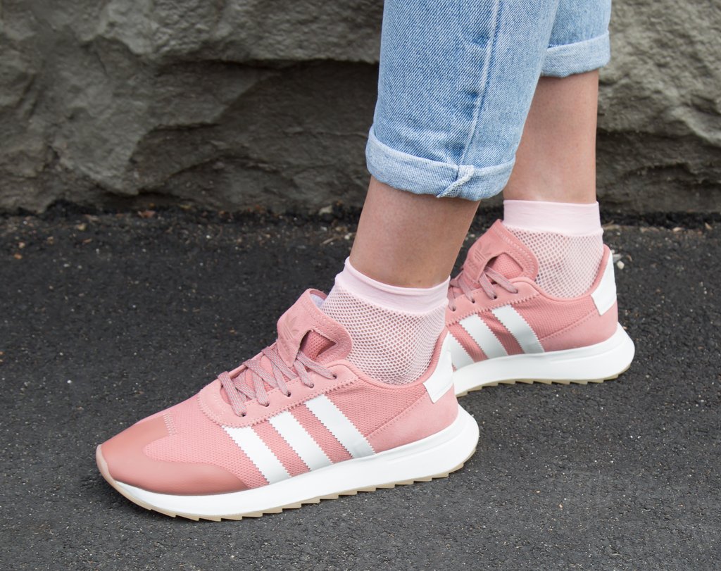 pink sneaker min