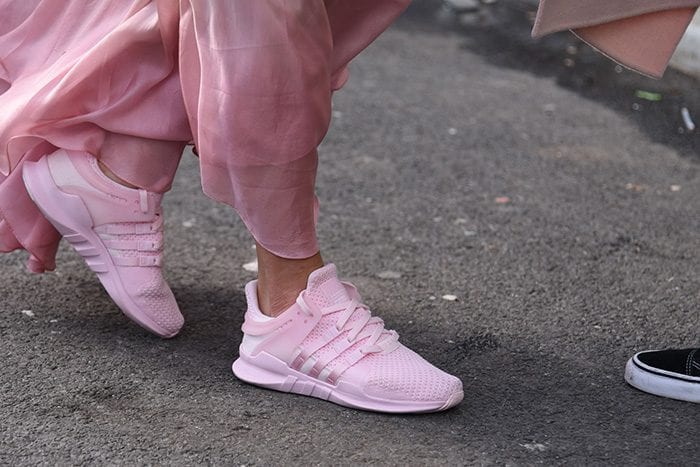 pink sneaker min