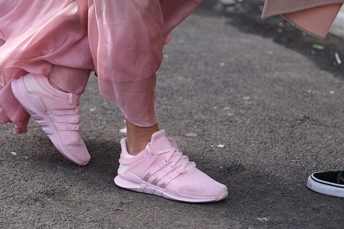 pink sneaker min